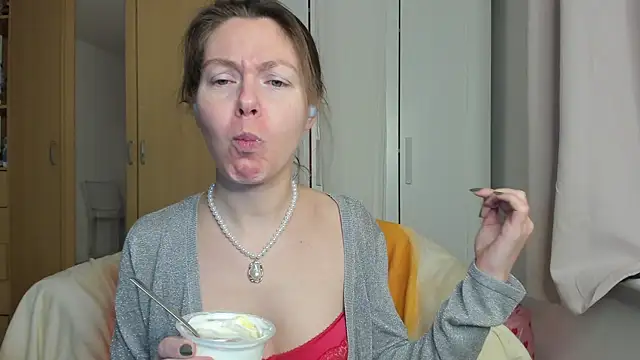 Snapshot of Rolla_Coaster chatting on February 15, 4:47 am Rolla Coaster online show from February 15, 4:47 am