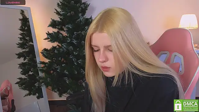 Snapshot of Grace_and__Jacob chatting on December 12, 9:48 pm Grace and Jacob online show from December 12, 9:48 pm