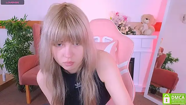 Snapshot of Grace_and__Jacob chatting on December 4, 10:46 am Grace and Jacob online show from December 4, 10:46 am