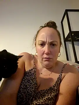 Snapshot of Wisie_Cutie chatting on December 5, 10:12 pm Wisie Cutie online show from December 5, 10:12 pm