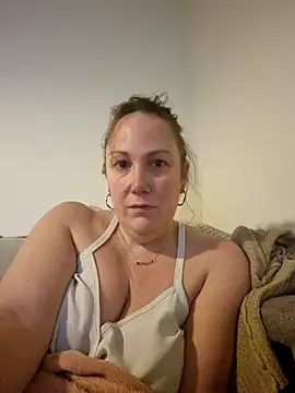 Snapshot of Wisie_Cutie chatting on January 9, 10:20 pm Wisie Cutie online show from January 9, 10:20 pm