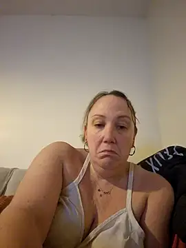 Snapshot of Wisie_Cutie chatting on January 30, 11:02 pm Wisie Cutie online show from January 30, 11:02 pm