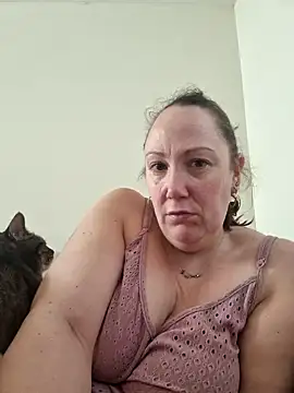 Snapshot of Wisie_Cutie chatting on February 15, 2:11 pm Wisie Cutie online show from February 15, 2:11 pm