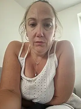 Snapshot of Wisie_Cutie chatting on October 19, 12:06 pm Wisie Cutie online show from October 19, 12:06 pm