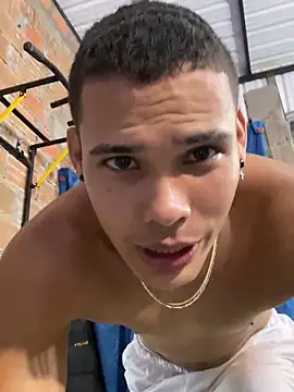 Snapshot of rick03_leto chatting on February 27, 12:10 am rick03 leto online show from February 27, 12:10 am