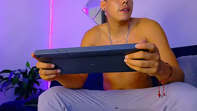 Snapshot of rick03_leto chatting on November 12, 4:35 am rick03 leto online show from November 12, 4:35 am