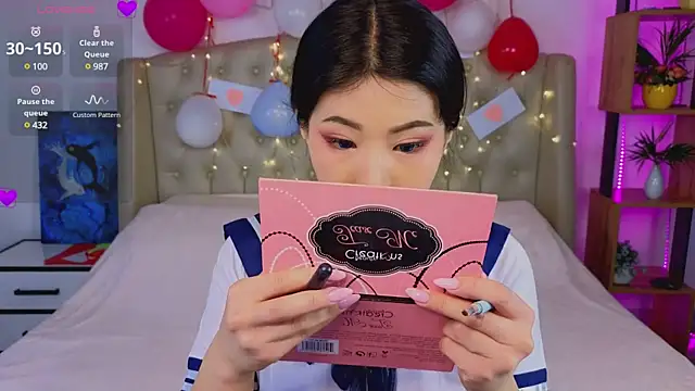 Wendy  Hills online show from February 12, 12:33 pm