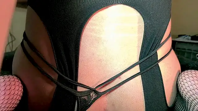 Snapshot of SEXYTRAV18 chatting on February 10, 2:48 am SEXYTRAV18 online show from February 10, 2:48 am