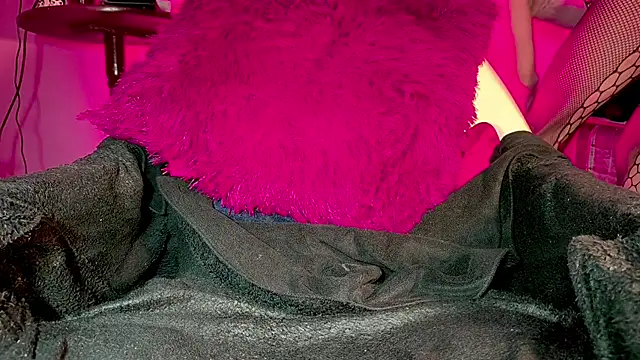 Snapshot of SEXYTRAV18 chatting on February 24, 3:26 am SEXYTRAV18 online show from February 24, 3:26 am