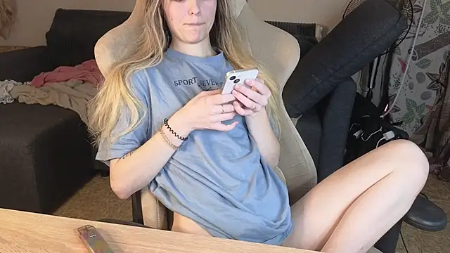 Snapshot of Nate__ chatting on December 3, 4:20 am Nate online show from December 3, 4:20 am