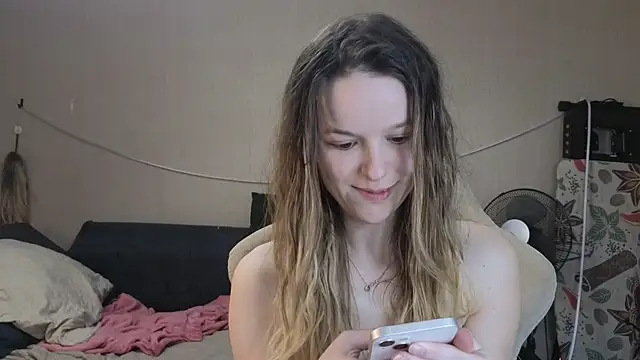 Snapshot of Nate__ chatting on December 4, 4:00 am Nate online show from December 4, 4:00 am