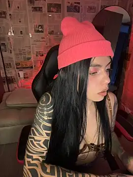 i am nina  online show from April 15, 10:54 pm