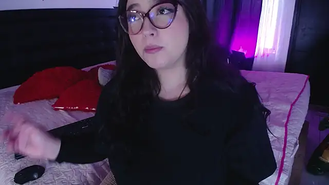 Snapshot of Miss_Loise chatting on December 12, 3:59 pm Miss Loise online show from December 12, 3:59 pm