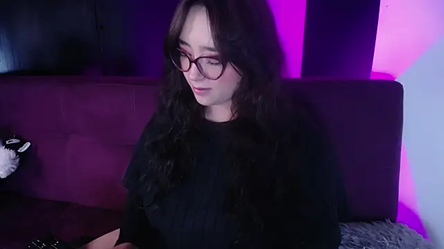Snapshot of Miss_Loise chatting on December 12, 7:04 pm Miss Loise online show from December 12, 7:04 pm