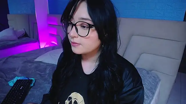 Snapshot of Miss_Loise chatting on October 13, 1:27 am Miss Loise online show from October 13, 1:27 am