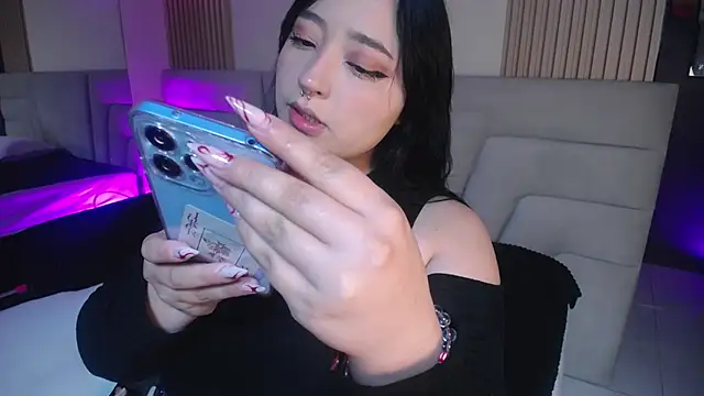 Snapshot of Miss_Loise chatting on October 20, 3:51 am Miss Loise online show from October 20, 3:51 am