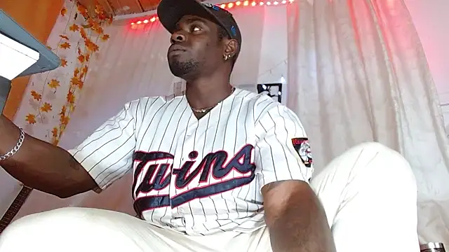 Snapshot of angel_bonbom chatting on December 2, 7:25 am angel bonbom online show from December 2, 7:25 am