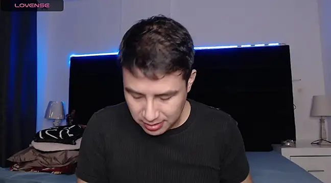 andrewmhilton  online show from March 4, 1:23 am