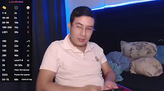 andrewmhilton  online show from March 12, 1:47 am