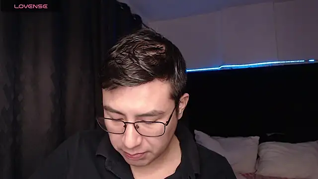 andrewmhilton  online show from February 12, 12:38 am