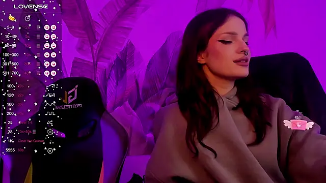 BratzieDarsie online show from December 17, 3:28 pm