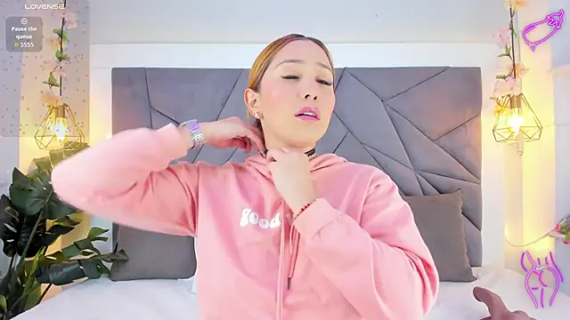 Snapshot of KiarhaTrixie chatting on September 10, 11:21 am KiarhaTrixie online show from September 10, 11:21 am