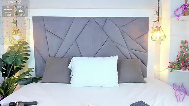 Snapshot of KiarhaTrixie chatting on October 12, 11:31 am KiarhaTrixie online show from October 12, 11:31 am