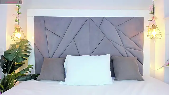 Snapshot of KiarhaTrixie chatting on October 19, 3:07 am KiarhaTrixie online show from October 19, 3:07 am