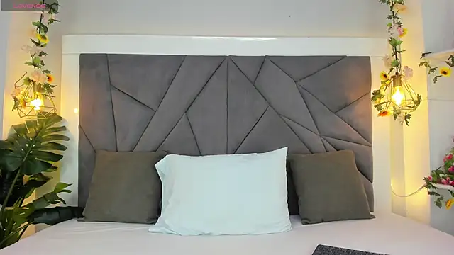 Snapshot of KiarhaTrixie chatting on November 12, 3:07 am KiarhaTrixie online show from November 12, 3:07 am