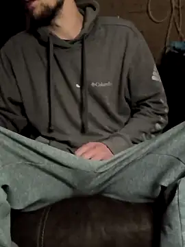 Snapshot of Midwestalpha chatting on January 30, 11:44 am Midwestalpha online show from January 30, 11:44 am