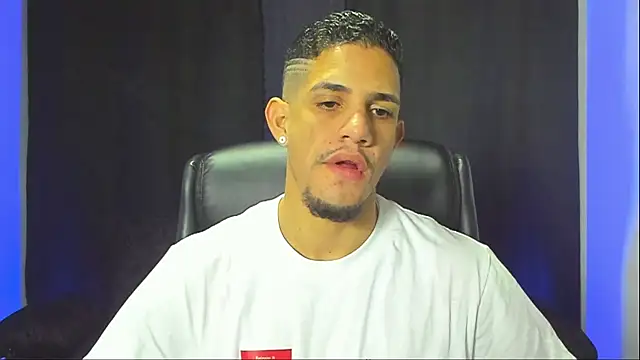 jhonnysnow17 online show from December 4, 6:12 am