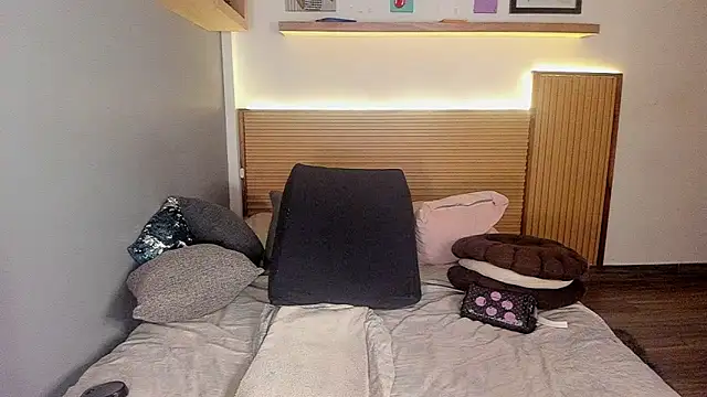 Snapshot of megan_dreamsss chatting on December 3, 1:24 am megan dreamsss online show from December 3, 1:24 am