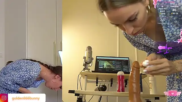 Snapshot of Miss69Ri99 chatting on December 22, 7:42 pm Miss69Ri99 online show from December 22, 7:42 pm