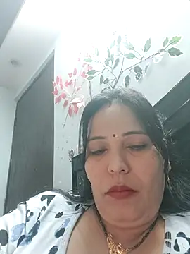 Snapshot of Poojabhabi101 chatting on November 14, 5:39 am Poojabhabi101 online show from November 14, 5:39 am