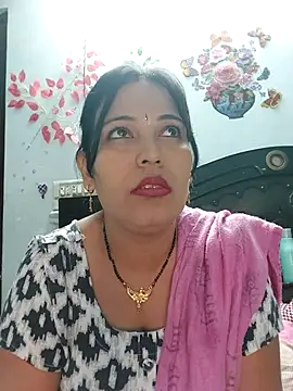 Snapshot of Poojabhabi101 chatting on November 18, 5:56 am Poojabhabi101 online show from November 18, 5:56 am