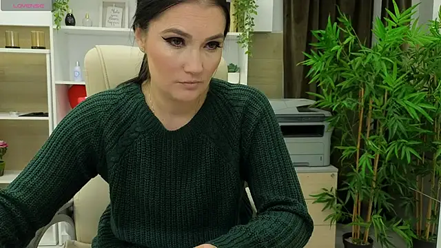 Snapshot of SelineSole chatting on February 7, 5:18 pm SelineSole online show from February 7, 5:18 pm