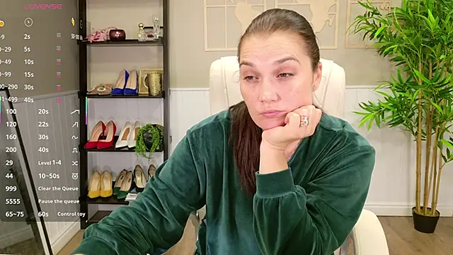 Snapshot of SelineSole chatting on October 29, 4:09 pm SelineSole online show from October 29, 4:09 pm