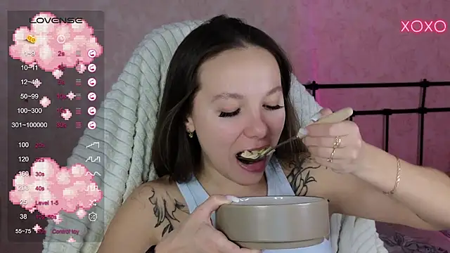 lil luna x online show from February 19, 12:55 pm