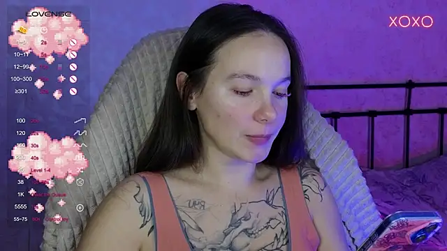 lil luna x online show from October 25, 5:30 pm