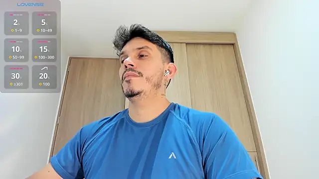 Snapshot of alejandro_stark chatting on October 27, 1:42 am alejandro stark online show from October 27, 1:42 am