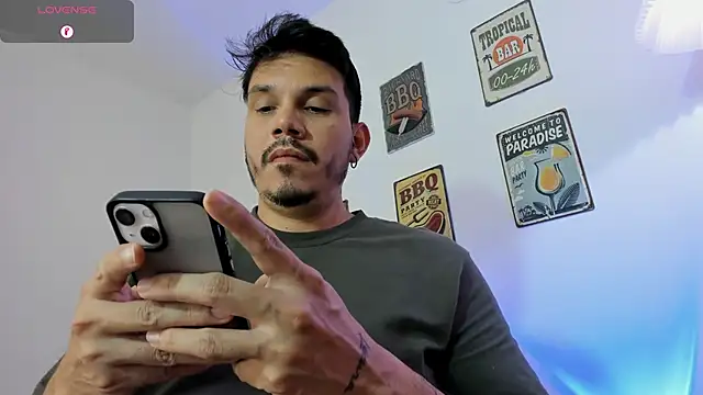 Snapshot of alejandro_stark chatting on January 18, 9:29 pm alejandro stark online show from January 18, 9:29 pm