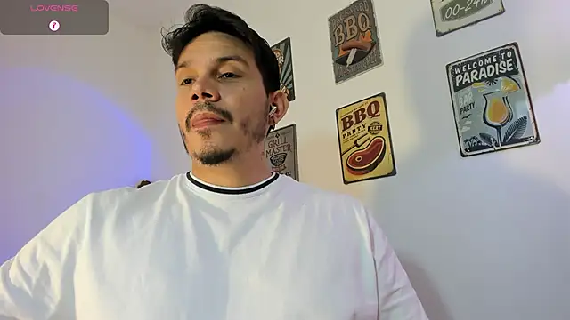 Snapshot of alejandro_stark chatting on February 2, 11:31 am alejandro stark online show from February 2, 11:31 am