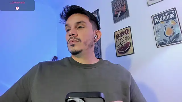 Snapshot of alejandro_stark chatting on February 6, 1:43 am alejandro stark online show from February 6, 1:43 am