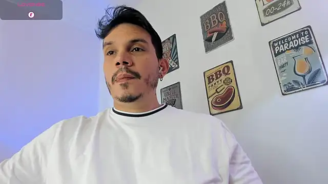 Snapshot of alejandro_stark chatting on February 22, 3:21 pm alejandro stark online show from February 22, 3:21 pm