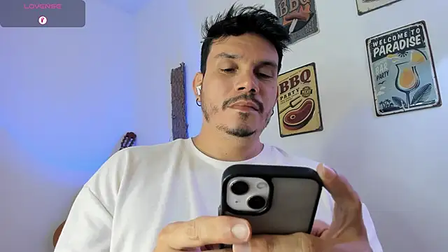 Snapshot of alejandro_stark chatting on February 23, 11:46 pm alejandro stark online show from February 23, 11:46 pm