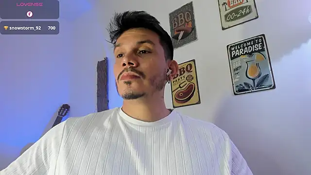 Snapshot of alejandro_stark chatting on February 27, 10:54 pm alejandro stark online show from February 27, 10:54 pm