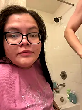 Snapshot of LiverandBrat77 chatting on December 4, 10:40 pm LiverandBrat77 online show from December 4, 10:40 pm