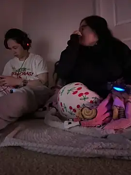 LiverandBrat77 online show from February 11, 11:10 pm