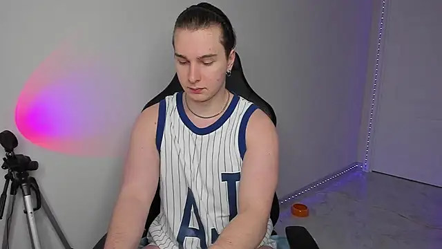 Vincent Strong online show from February 8, 2:49 pm