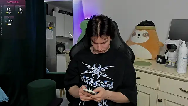 Vincent Strong online show from April 11, 9:35 am